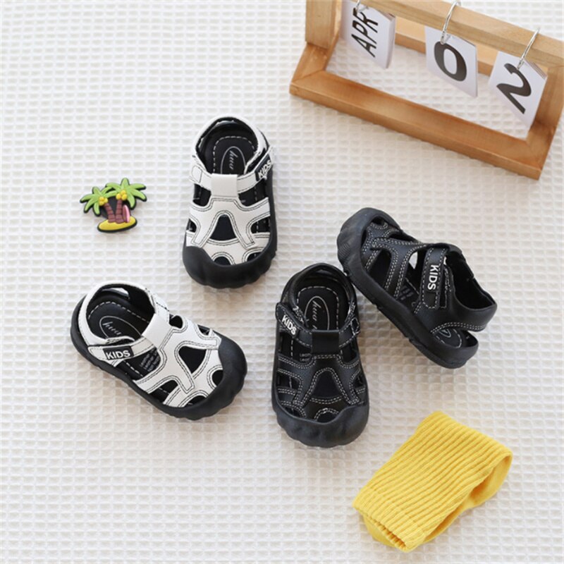 Nuovi sandali per bambini estivi in pelle traspirante bambino ragazzi ragazze punta chiusa suola morbida moda bambino bambino primo camminatore