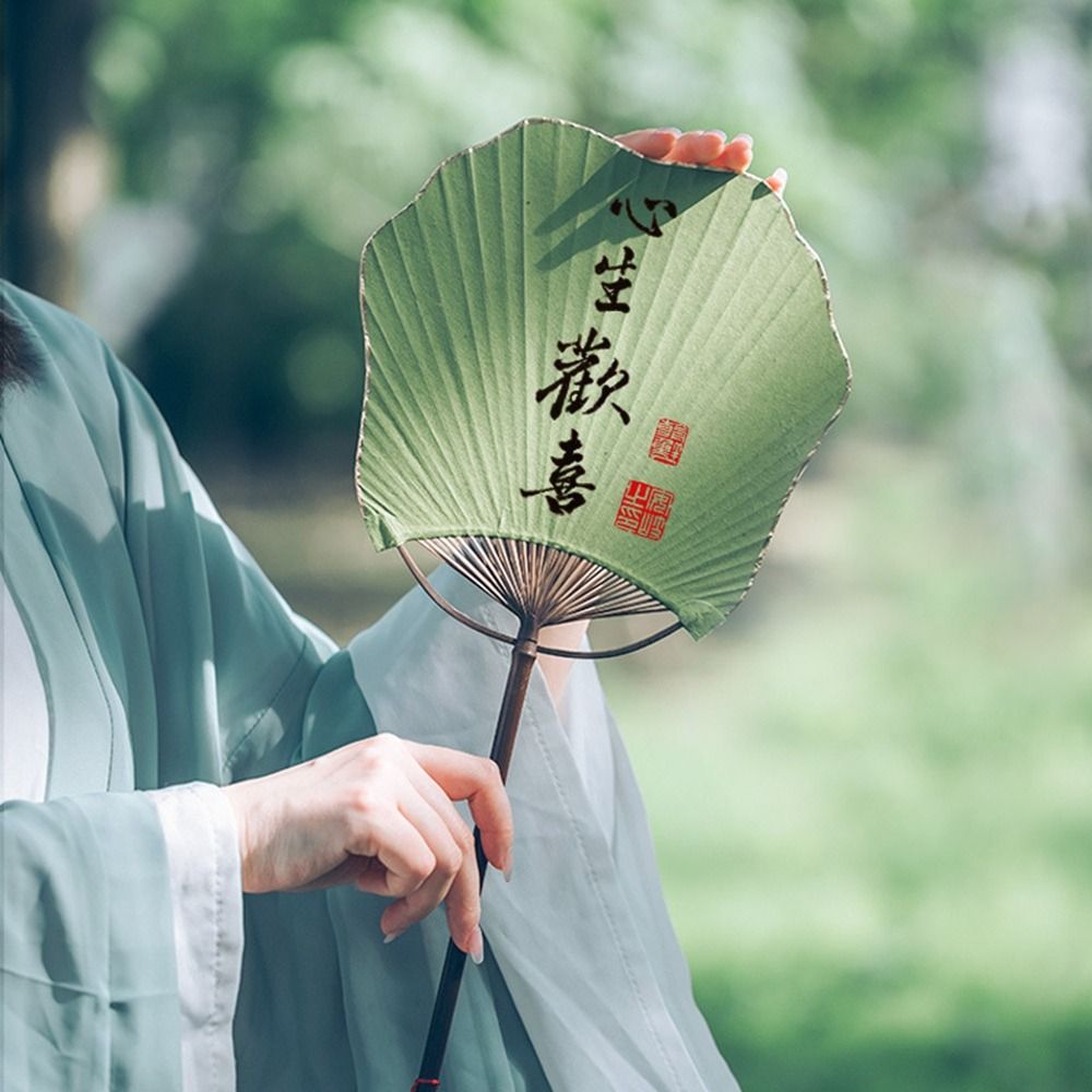 Klasyczny bambusowy wachlarz z papieru, dekoracyjny wachlarz w stylu chińprzejrzeć z papieru ryżowego z frędzlami, wachlarz ręczny, rekwizyty robić występów.