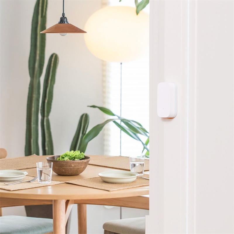 New aqara  e1 smart window and door sensor, zigbee 3,0, works with homekit and the mi home app for smart home use.