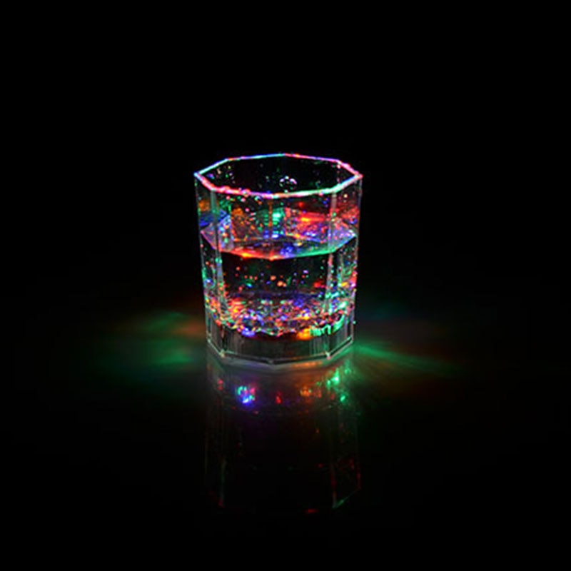 Bunte Blinkende LED Licht tasse Magie LED Champagner Glas Blitz Wein Bahre Bar Becher Trinken Tasse für Party Hochzeit KTV e2S