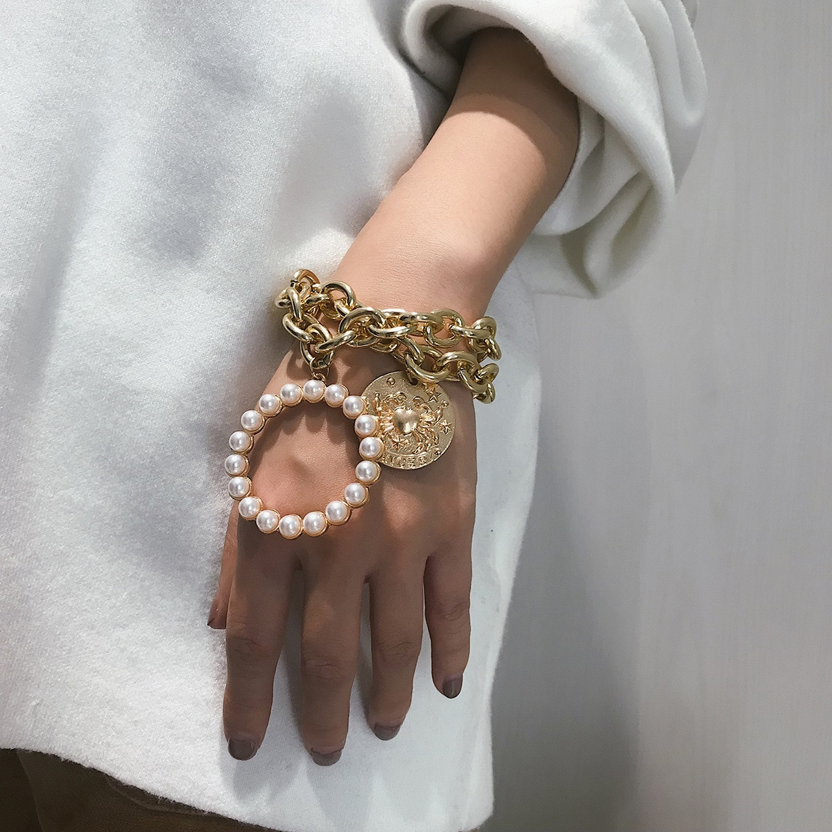 KingDeng Große Glod armband Übertrieben krabben geometrie höhlte heraus frauen Punk multi-schicht nachahmung perle temperament schmuck
