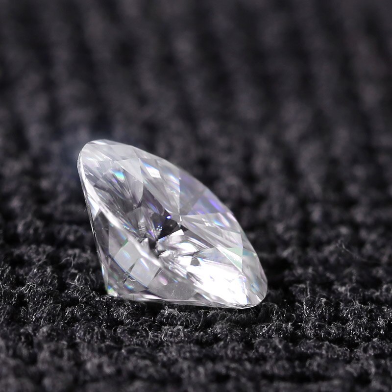 Transgems 1 Piece 5.5mm F Color Moissanite Loose Stone Equivalent Diamond Carat Weight 0.6ct Shiny Moissanite for Jewelry Making