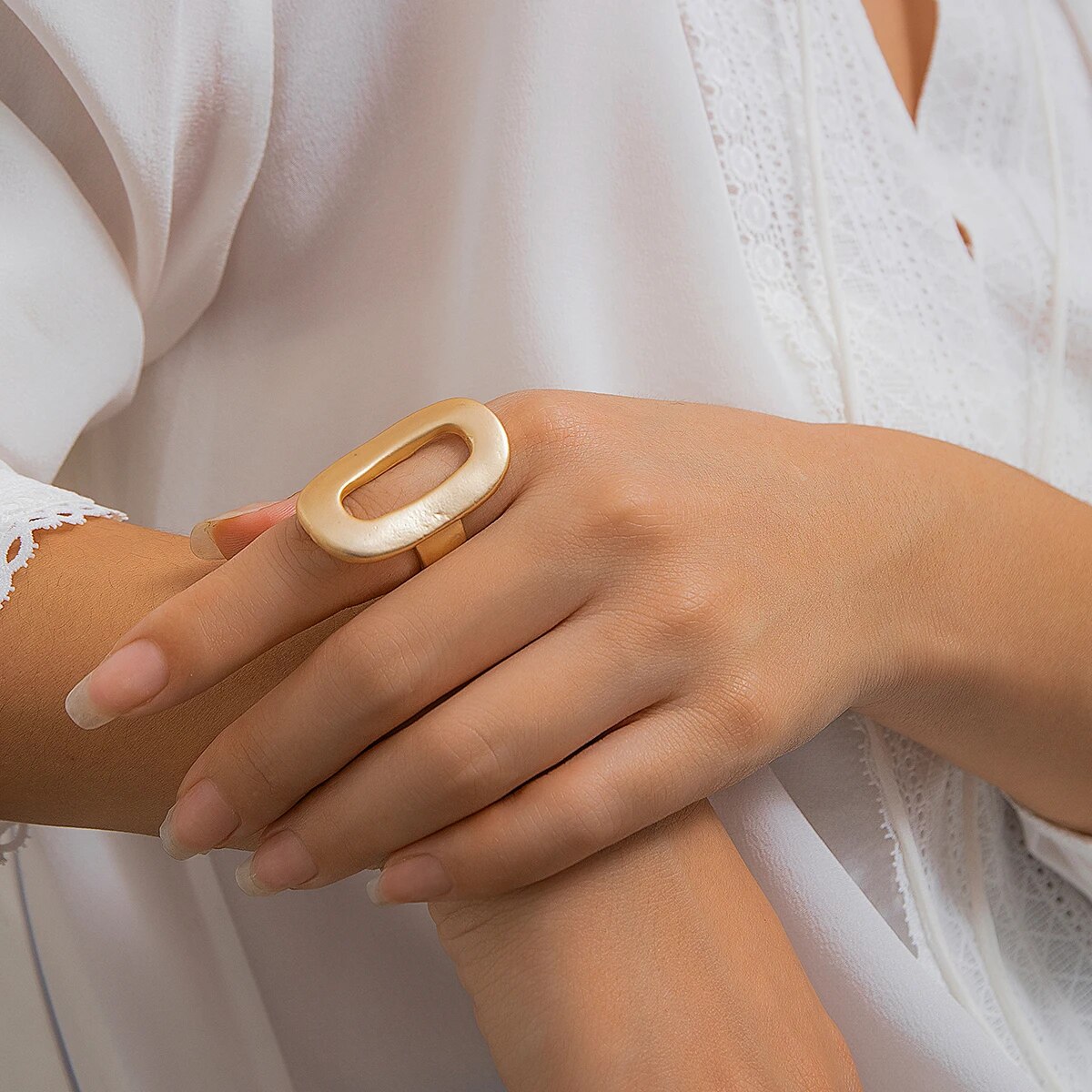 Bagues ovales géométriques ajourées pour femmes, grandes bagues créatives réglables, mates, bijoux de déclaration à la pour filles