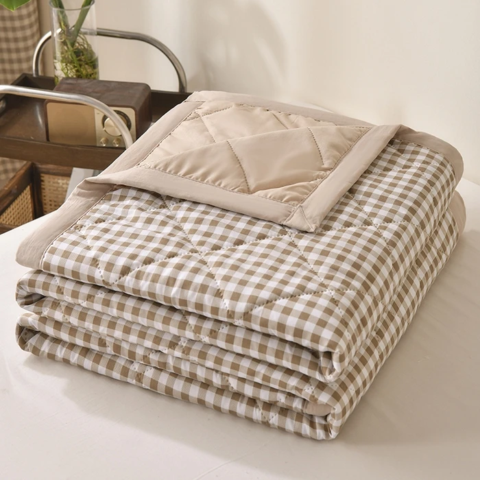 Striped checkered summer thin blanket skin friendly printed summer cool blanket air conditioning blanket thin core: King / black