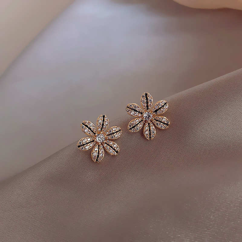 Kleine duft Lilie Blume Ohrringe Korea vielseitige Ohrringe frauen kurze Temperament eins Ohrringe neue Trend