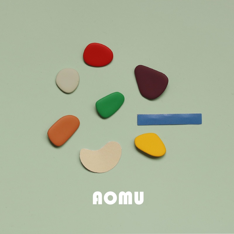 AOMU 2020 Nuovo S925 Semplice Geometrica Irregolare ciottoli Ovale Colorato Opaco Vernice spray in Metallo Semplice Orecchini Delle Viti Prigioniere per Le Donne