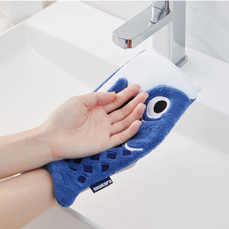 Toalla de mano colgante con forma de Koi de dibujos animados para el hogar, baño, pañuelo súper absorbente para niños, toalla de mano cuadrada para cocina