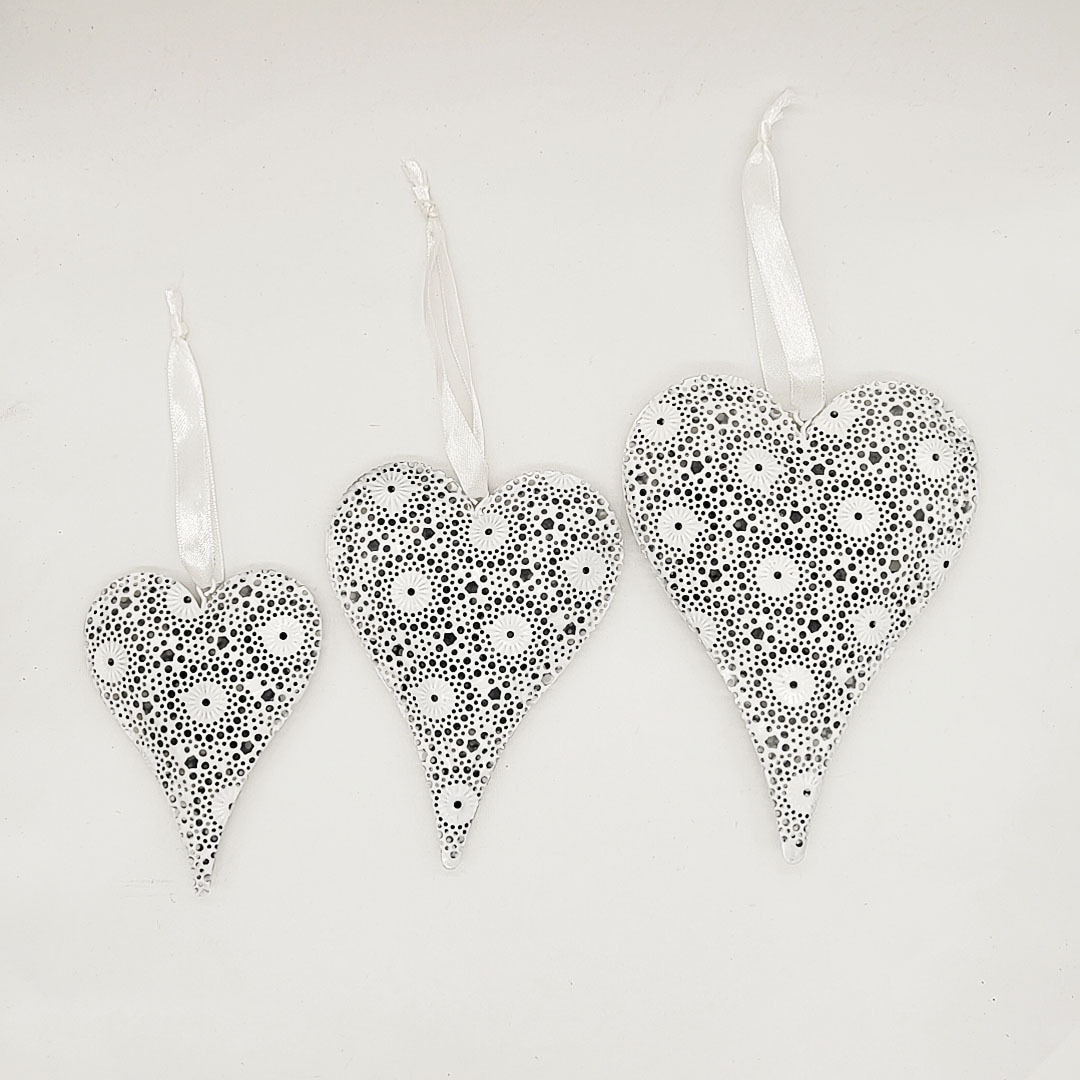 Metal Hollow Pattern Love Heart Wall Hanging Metal Crafts Wedding Props Valentine's Day Party Decoration Home Decor Ornaments