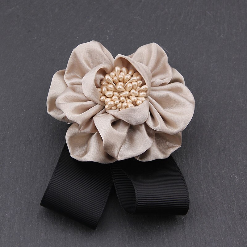 Koreanisch Stoff Band Bogen Brosche Rose Blume Bowknot Krawatten Korsage Broschen Kragen Stift für Frauen Kleidung Zubehör: Beige