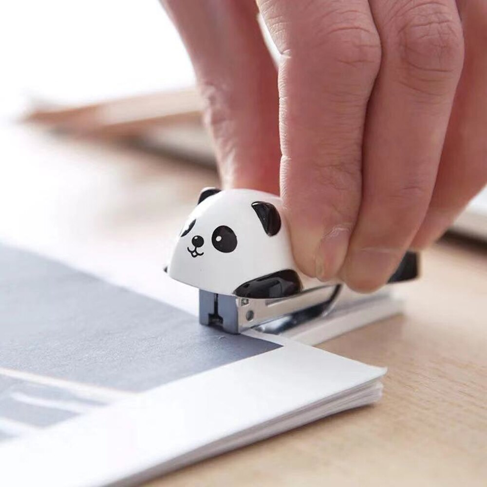1 stk mini panda hæftemaskine sæt tegneserie kontor skoleartikler papirvarer papirclips bindende bindemiddel bog leveres med 1000 stk hæfteklammer