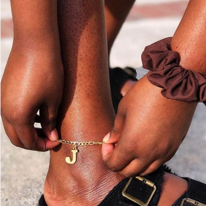 Gothic A-Z Initial knapp Fußkettchen für Frauen Alphabet Knöchel Armbinde Edelstahl Kubanischen Verknüpfung Fußkettchen Fuß Bein Kette Boho Schmuck