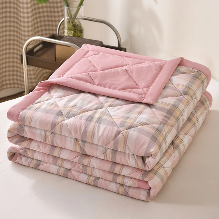 Striped checkered summer thin blanket skin friendly printed summer cool blanket air conditioning blanket thin core: Queen / Gold