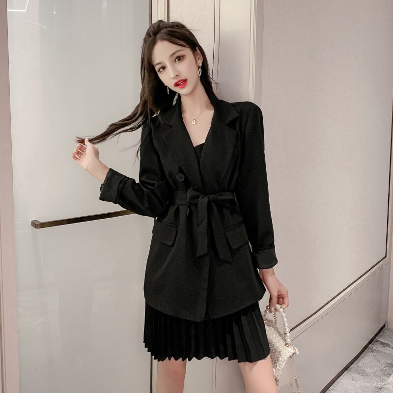 Traje de estilo coreano otoño sólido Delgado Sling plisado vestido femenino + traje de cinturón de bolsillo de manga larga abrigo: Black / S