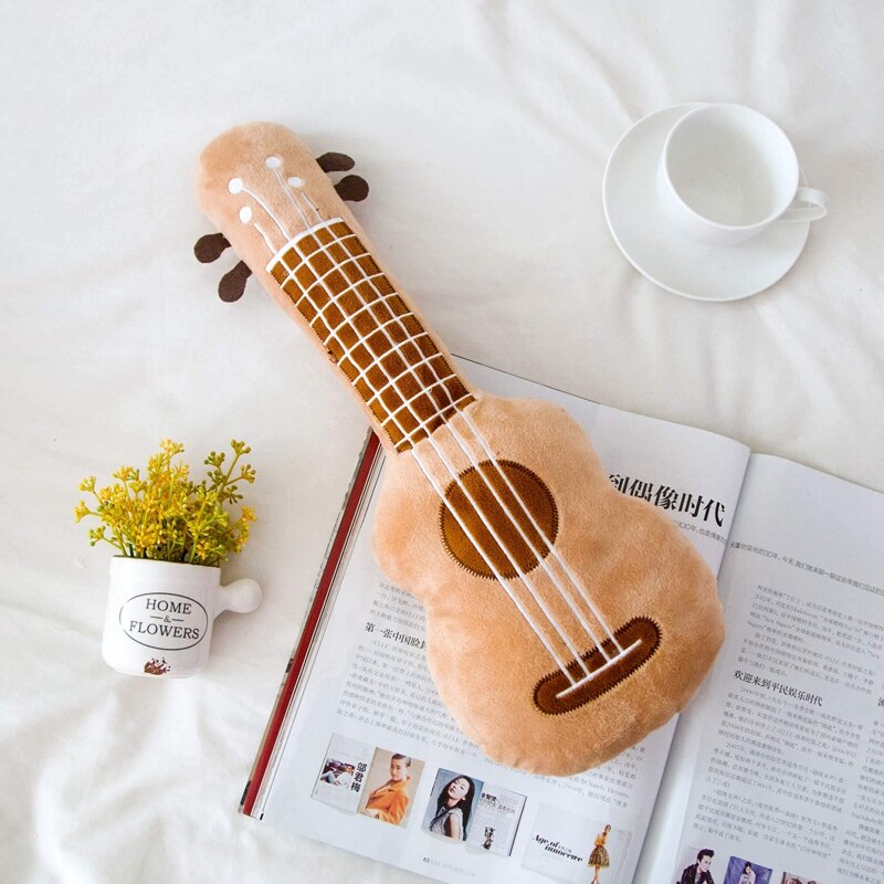 Simulation créative guitare en peluche jouets décoration de la maison bébé apaiser poupée doux oreiller coussin d'anniversaire