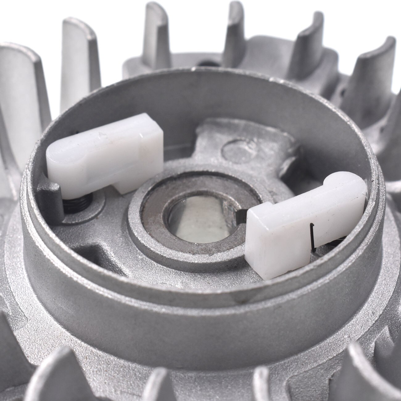 Bujía FLYWHEEL compatible con motosierra China 4500 5200 5800 52cc 58cc SILVERLINE