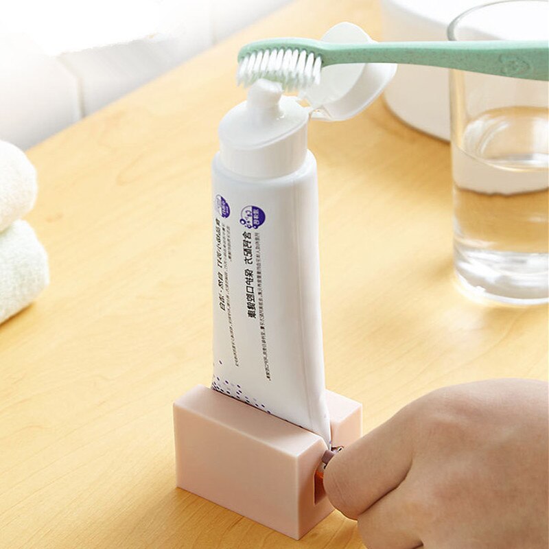 Toothpaste Squeezer Plastic Rolling Toothpaste Squeezer Tube Holder Rack Cosmetic Press Dispenser Facial Cleanser Squeezing Tube