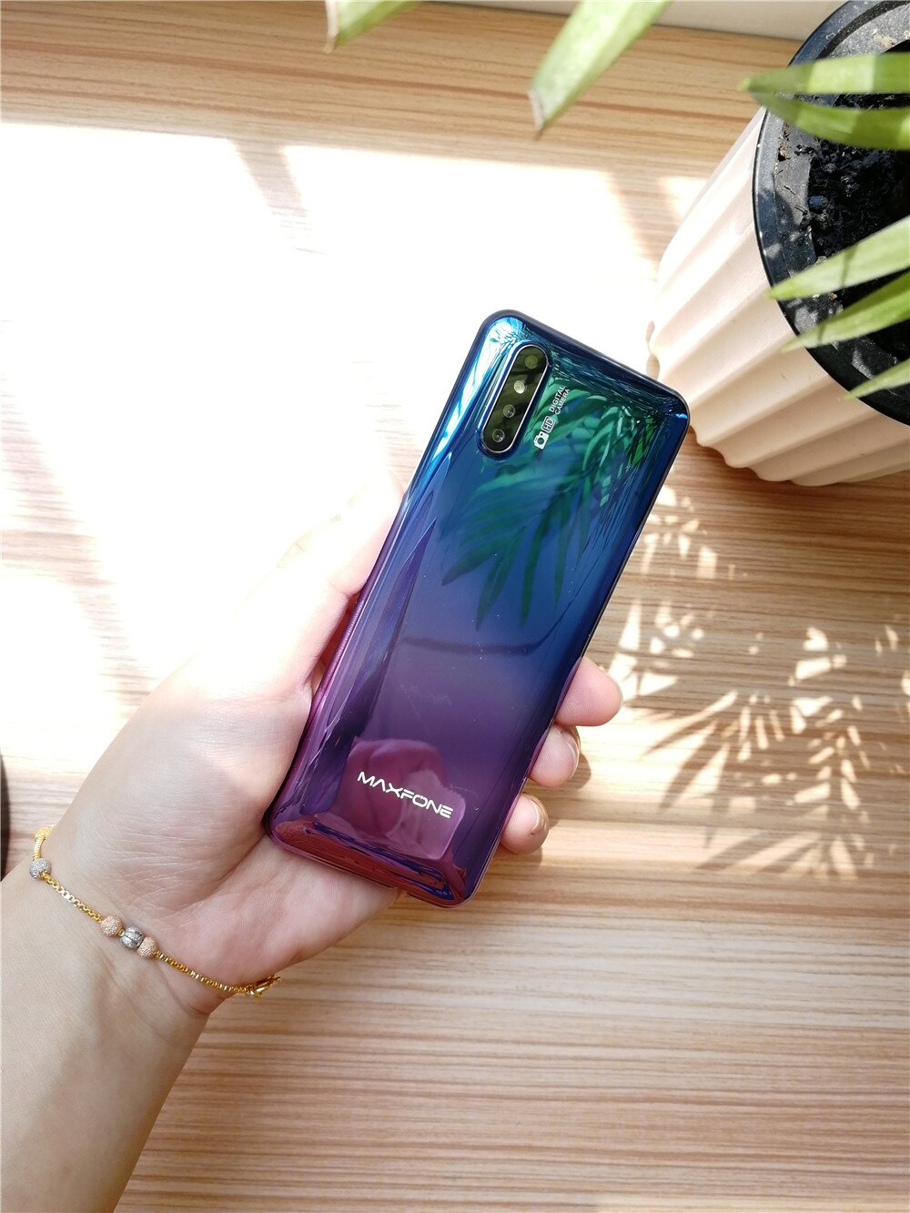 Goedkope Push-Knop Mobiele Telefoon 2.4 Inch Scherm 850Mah Dual Sim Camera Bluethooth Spotlight Grote Luidspreker Fm Mini maxfone Max 2: Standard / blue with purple