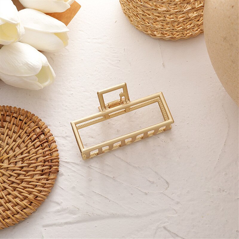 HUANZHI Korean Geometry Star Shell Gold Color Metal Simple Hollow Grip Claw Hair Clip for Women Girls Bath Accessories: 6