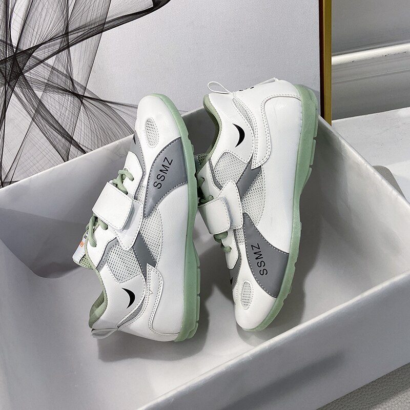 Sneakers til kvinder lave fritidssko blød bund behagelig dame air mesh sko colorblock velcro fladsko: Grøn / 7.5
