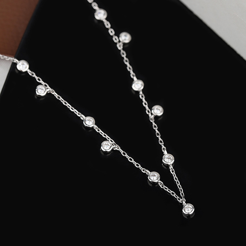 Eine echte schmetterlings-halskette aus sterlingsilber, plattiert mit 18k 925 , simulierten diamanten – ein boho-schmuckstück für damen