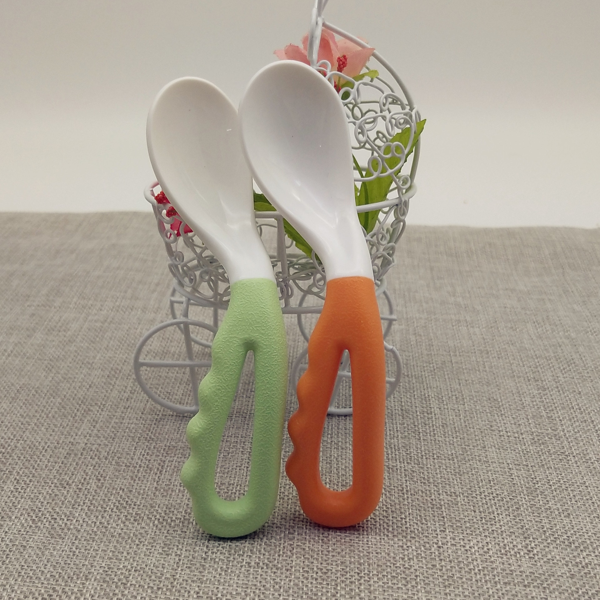 Cuillère d'alimentation solide, cuillère coudée pour enfants, cuillère à manger incurvée, vaisselle d'alimentation pour bébé, ustensiles