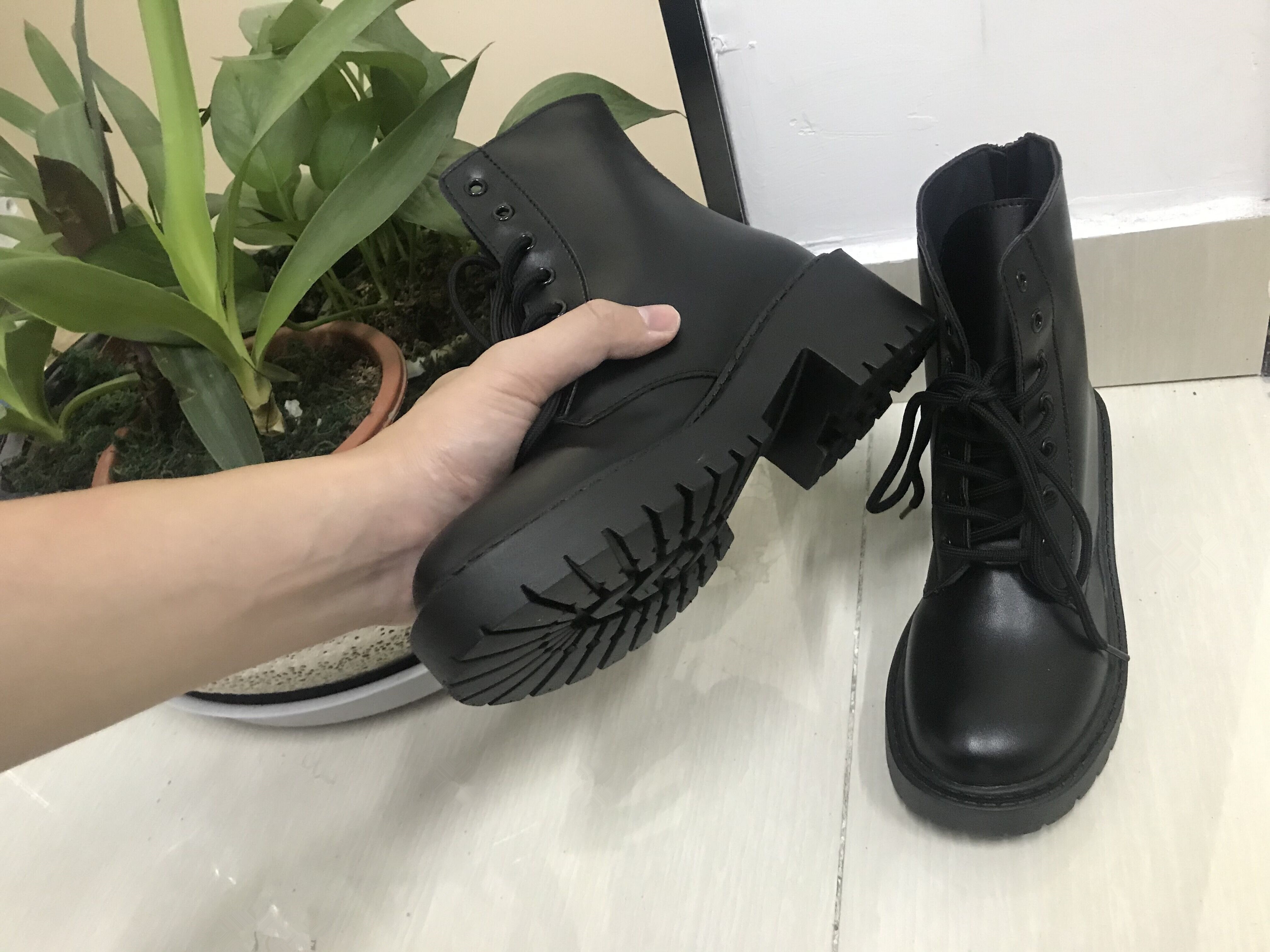 Europese stijl zwarte enkellaarsjes flats ronde neus zwarte laarzen met rits aan de achterkant dames platform pu leren schoenen botas de mu