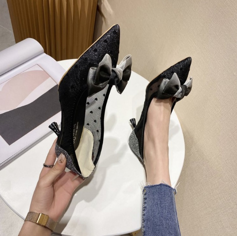 Høye hæler uformelle koreanske sko kvinner sko kattunge hæler prikkete bue mesh spiss tå tynne hæler zapatos de mujer