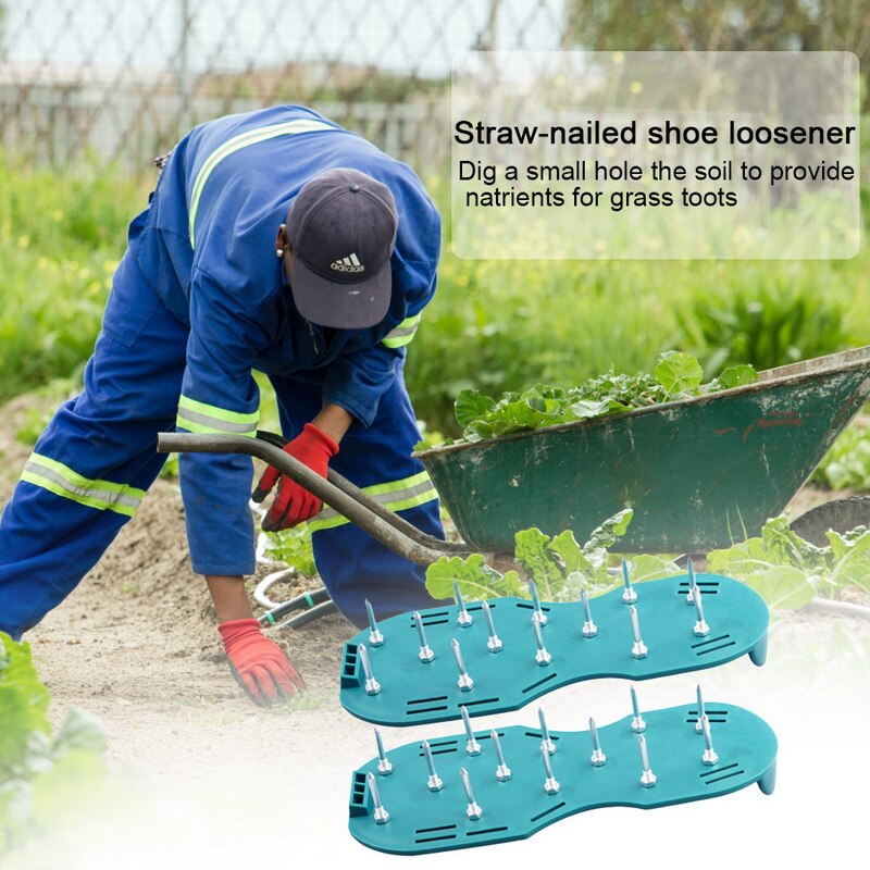 Tuinieren, wandelen, revitaliserend gras, grasstokken, gazonbeluchter, sandalen, schoenen, nagelschoenen, gereedschap, nagelfrees, tuin