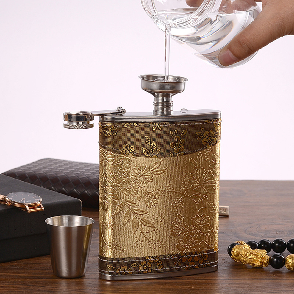 8OZ Small Hip Flask Russian Stainless Steel Hip Flask Outdoor Portable High-End Wine Bottle Metal Hip Flask Set
