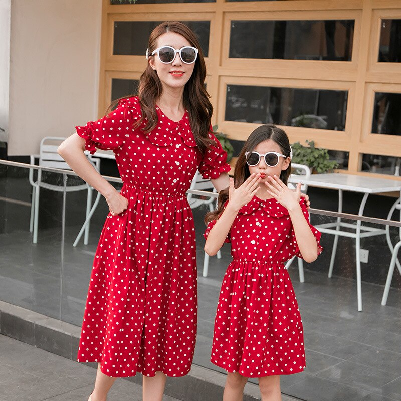 Sommar mamma och jag familj matchande mamma dotter klänningar röd kortärmad mamma baby barn outifs brudtärna födelsedagsfest