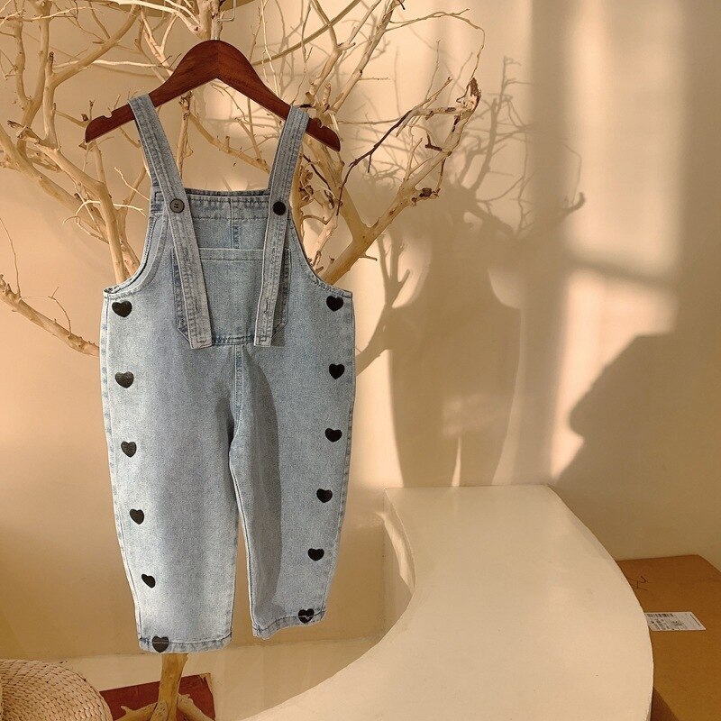 Salopette en jean ample avec imprimé cœur noir pour filles, salopette décontractée à bretelles, douce et assortie, pour enfants de 1 à 6 ans, printemps automne