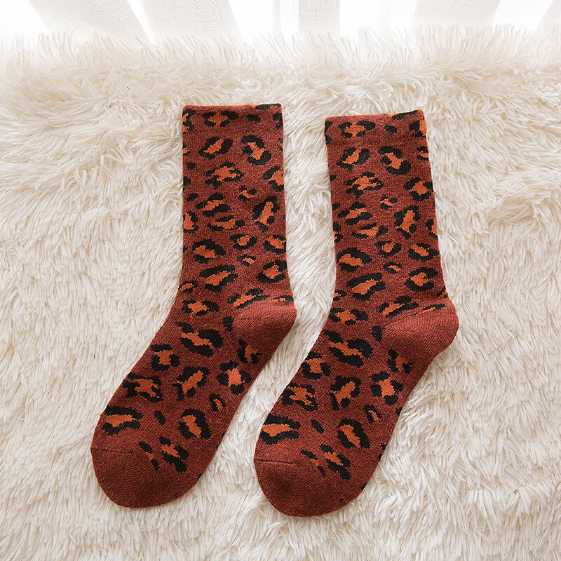 Leopardikuvio kashmir villasukat naiset syksy talvi paksuuntua lämpimät naisen sukat japanilaistyyliset harajuku retro pitkät sukat: Tiilenpunainen