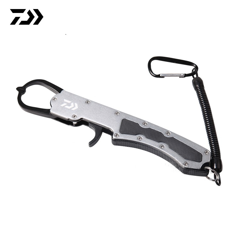 Daiwa Fisch Lippe Griff Aluminium Legierung Fisch Greifer Angeln Zangen Haken Erholen Cutter Linie Teilt Ring Angeln Werkzeug Angeln Greifer