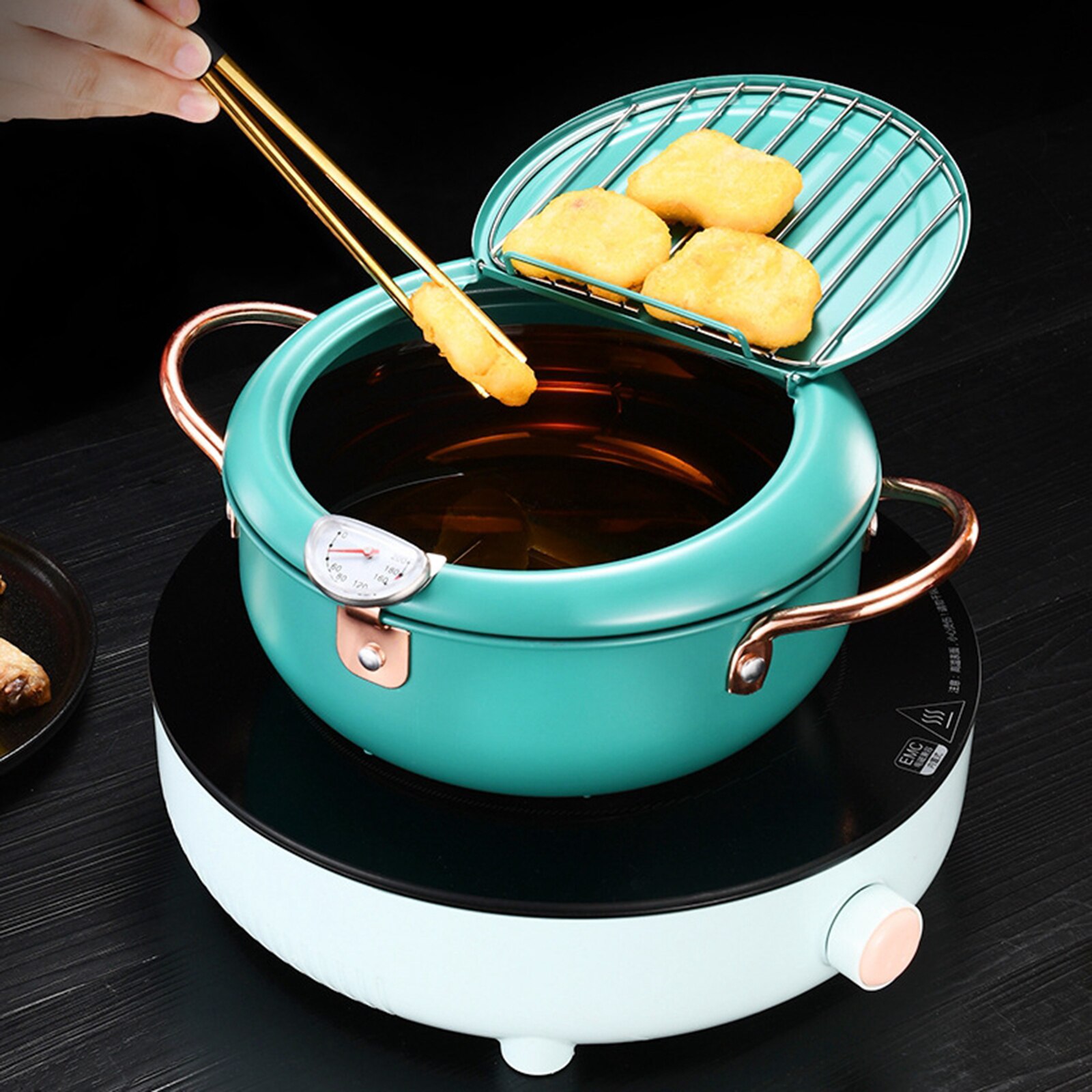 Japanese Deep Frying Pot with a Thermometer and a Lid Stainless Steel Kitchen Tempura Fryer Pan 20.5 cm