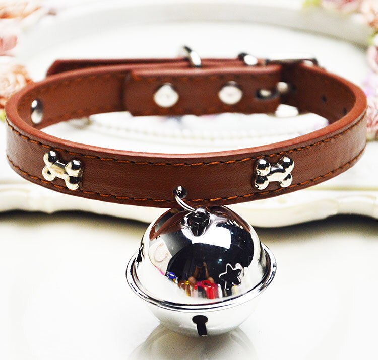 Hundehvalpe halsbånd klokke pu læder katteforsyning halsbånd kæledyr halsstrop knogle med stor klokke diameter 4cm kæledyr hund kat tilbehør