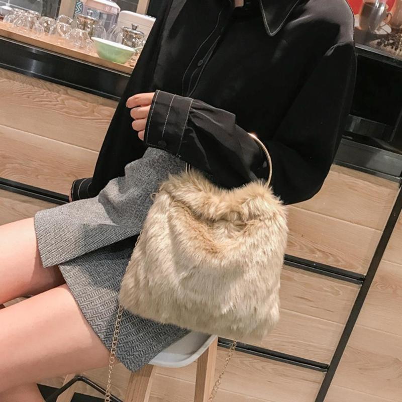 Offre spéciale sac à bandoulière moelleux doux épaule sacs à main femmes automne Shopping fourre-tout en peluche sac de messager loisirs quotidiens
