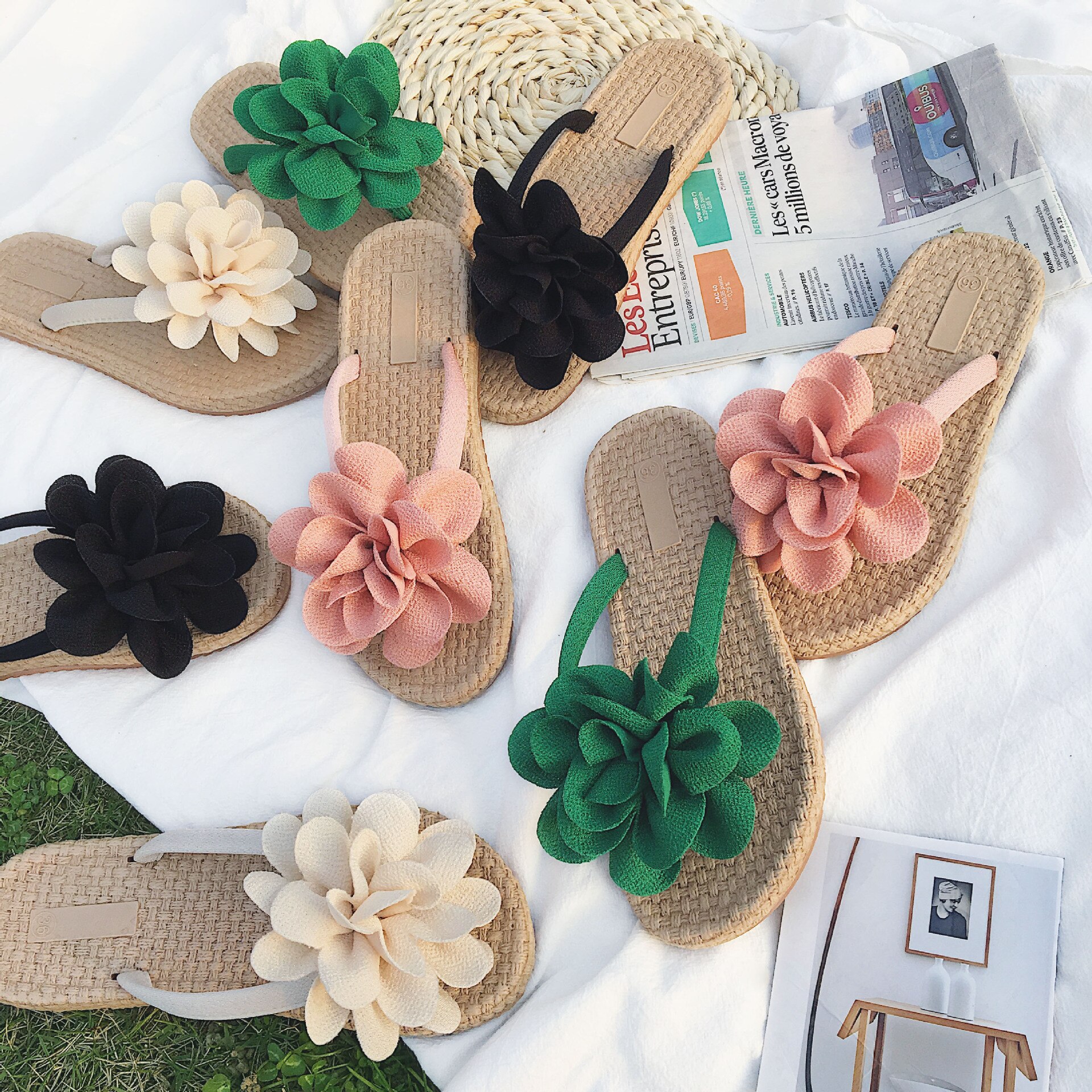 Summer Women Flat Beach Slippers Sweet Flip Flops Sandals For Casual and Beach Attire Slippers