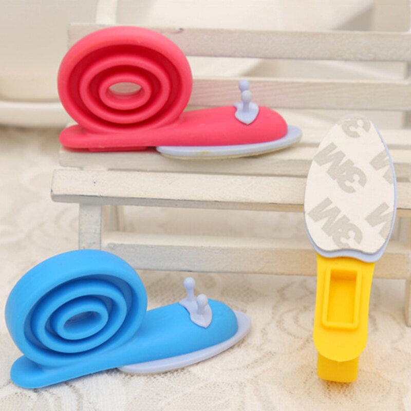 Topes de seguridad con forma de caracol para puerta de bebé, protectores de seguridad con dibujos animados, cuña de silicona, 3 unidades