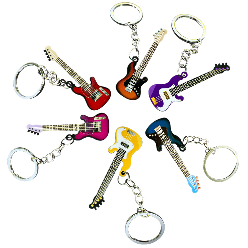 LLavero de guitarra nueva, bonito llavero de acero inoxidable con bajo para hombre y mujer, colgante para bolso, accesorios para llavero de coche, para amantes de la música 2023