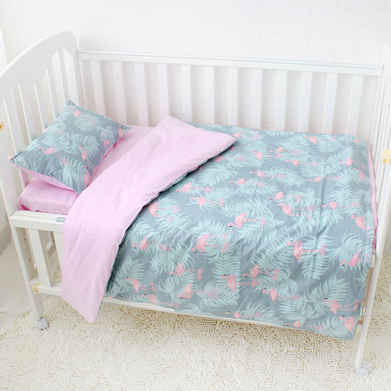 3 stk sæt baby sengetøj sæt inkluderer dynebetræk fladt ark pudebetræk ren bomuld tegneserie mønster baby sengelinned sæt krybbe kit: Flamingo blade