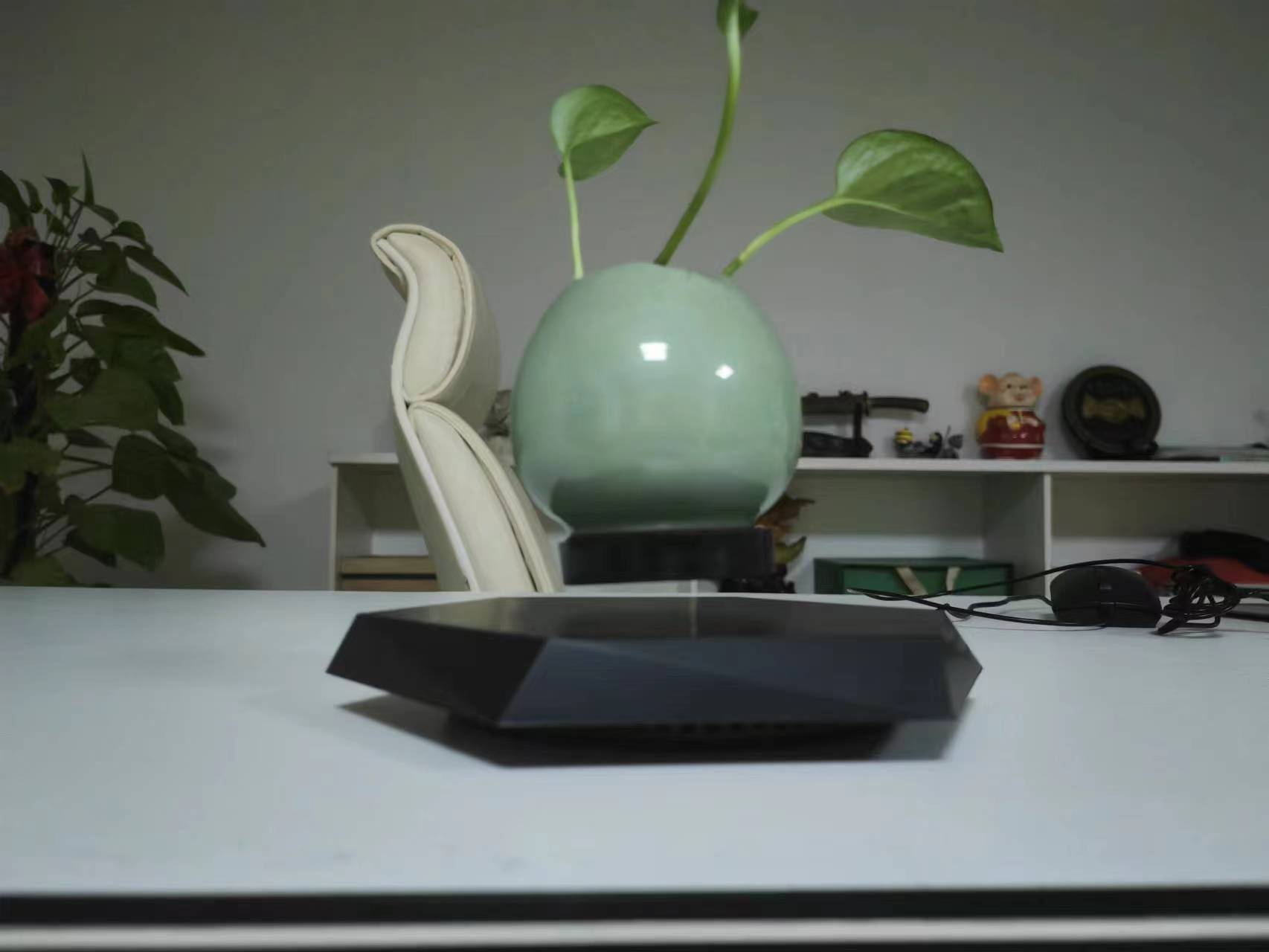 Magnetic levitation universal tray, magnetic levitation display stand, magnetic levitation 500g to place anything