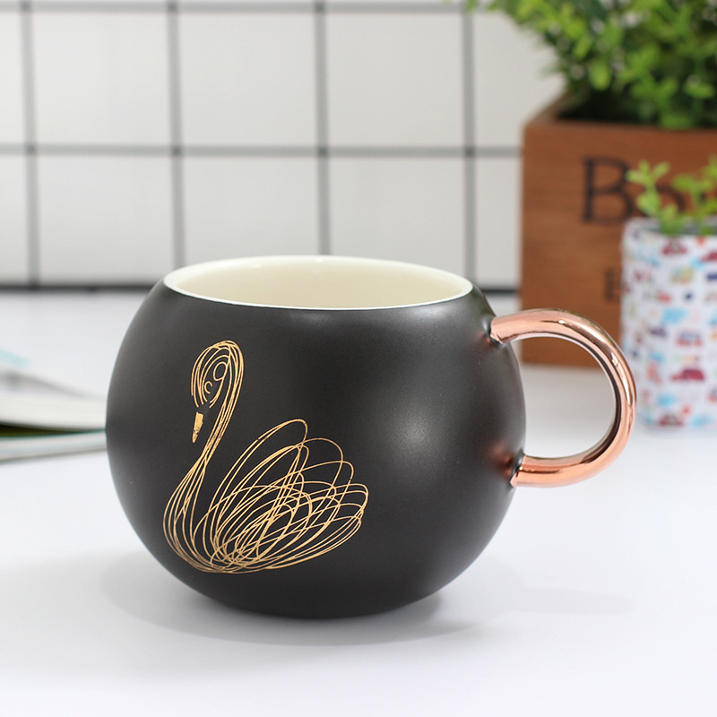Kaffekrus tumbler keramisk kop med svanemønster krus kaffekop rejsekrus glasmumin til elskere kaffekopper og krus: Sort