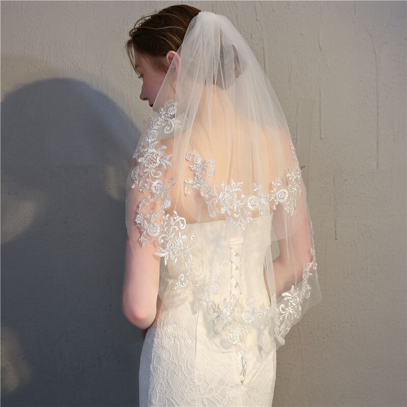 Short Wedding Veil Embroidered Glitter Silver Wire Floral Lace Trim 2 Tier Appliqued Bridal Mesh Veil With Comb Bridal Veil