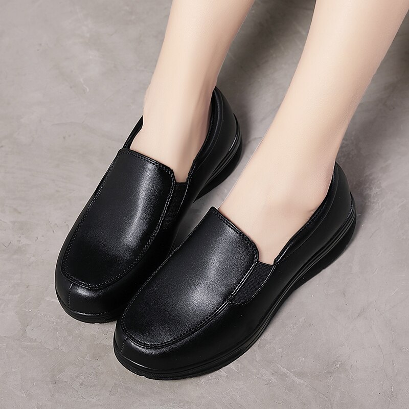 Womens Soft Leather Walking Shoes with Low Heels Slip On Casual Flat Women Soft Nurse Shoe