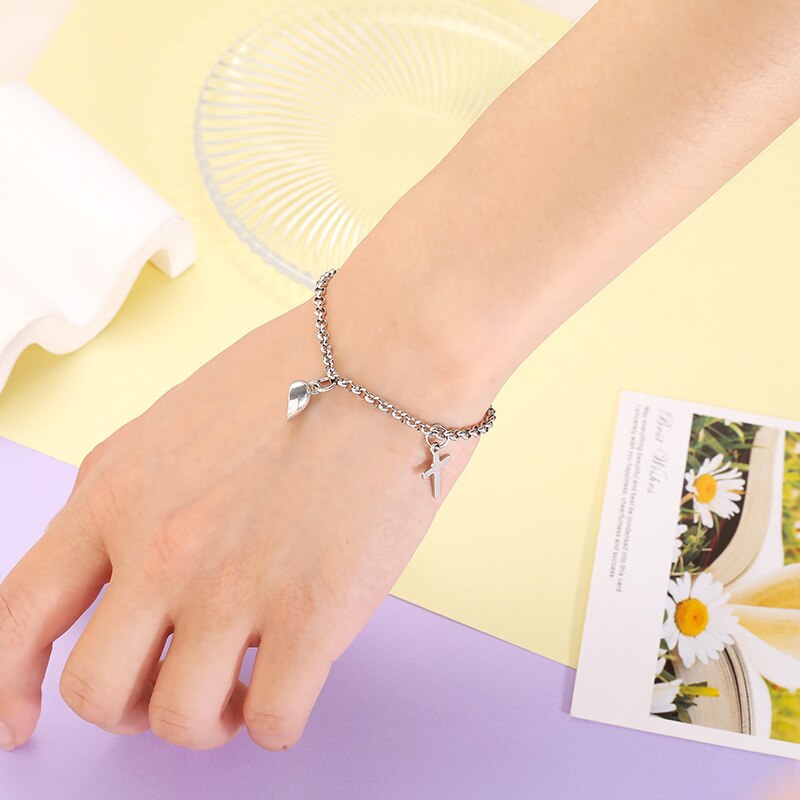 2 pieces/lot of lovers with heart-shaped magnetic pull bracelet stainless steel cuban chain charm couple
