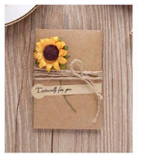 10 stuks/ diy kraftpapier handgemaakte gedroogde bloemen uitnodigingsgroetkaart met envelop kerst bruiloft verjaardag bedankjes kaarten: Zonnebloem klein