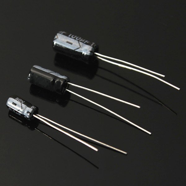 10x Condensator 4.7uF 50v Elektrolytisch (ELCO) zwart