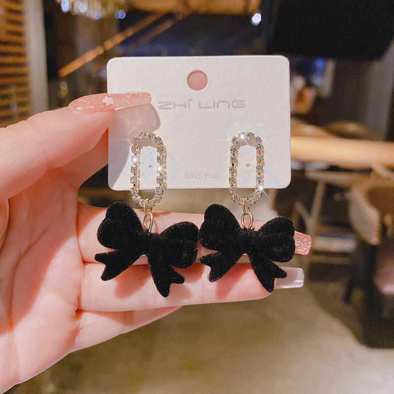 Pendientes colgantes de flor de Metal de Color negro Rock para mujer, aretes geométricos redondos con forma de corazón, hoja, mariposa, cristal, de joyas de: Con recubrimiento de titanio
