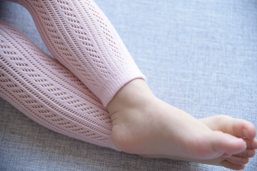 2022 Wit Mesh Baby Leggings Skinny Solid Roze Baby Meisje Cropped Broek Peuter Kind Breien Broek Ademend 0-4T Kleding