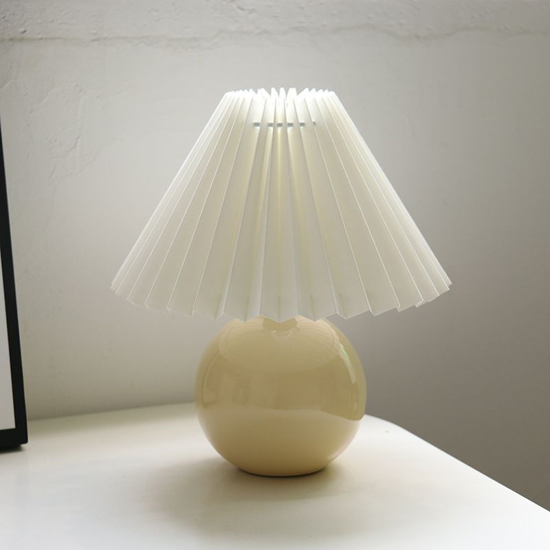 Koreansk plisseret bordlampe ins diy keramiske bordlamper til stuen boligindretning sød lampe med trefarvet led pære ved siden af lampen: Creme og hvid
